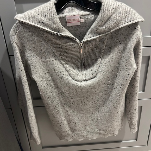 Light gray cashmere sweater with black speckles - Picture 1 of 3